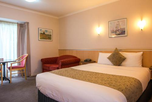 The Waverley International Hotel in Glen Waverley The Waverley International Hotel in Glen Waverley