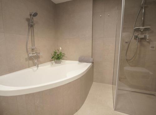 ห้องน้ำ, Apartments Poděbradova Premium (Apartments Podebradova Premium) in คราโลโว โปเล ห้องน้ำ, Apartments Poděbradova Premium (Apartments Podebradova Premium) in คราโลโว โปเล