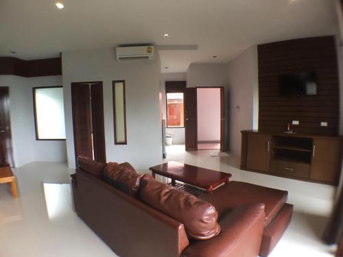 Shared lounge/TV area, Lanta Intanin Resort (SHA Extra Plus) in Klong Nin Beach Shared lounge/TV area, Lanta Intanin Resort (SHA Extra Plus) in Klong Nin Beach