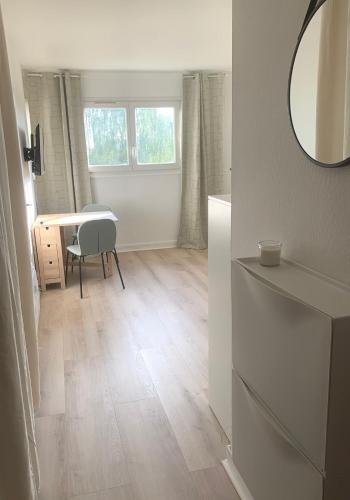 Appartement proche gare et zone d activité Maurepas