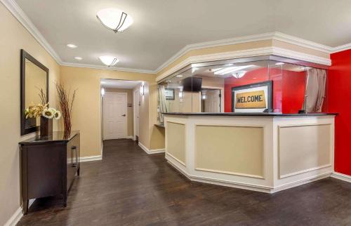 Lobby, Extended Stay America Select Suites - Chicago - Vernon Hills - Lincolnshire in Vernon Hills Lobby, Extended Stay America Select Suites - Chicago - Vernon Hills - Lincolnshire in Vernon Hills
