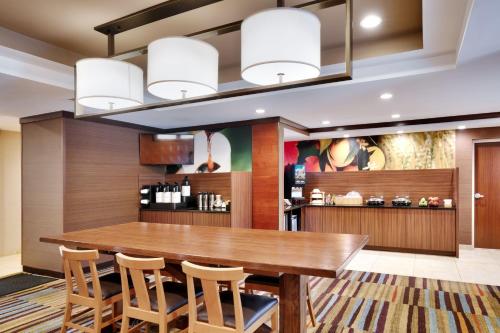 מסעדה, Fairfield Inn by Marriott Lexington Park Patuxent River Naval Air Station in גן לקסינגטון מסעדה, Fairfield Inn by Marriott Lexington Park Patuxent River Naval Air Station in גן לקסינגטון