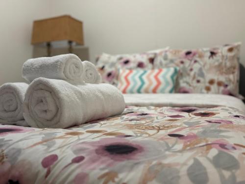 Romantic 2-Bedroom Apartment Near Downtown