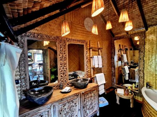 Badkamer, Hotel Fenua Mata'i'oa in Moorea Island Badkamer, Hotel Fenua Mata'i'oa in Moorea Island