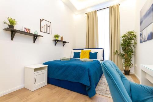 Opera Central Suite 3BR w SAUNA by NeWave Apartments