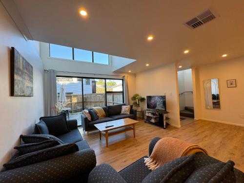 NO PARTY ALLOWED, Entire Brand New 3 bedroom townhouse, free unlimited fibre wifi and free parking in นอร์ท เวลลิงตัน NO PARTY ALLOWED, Entire Brand New 3 bedroom townhouse, free unlimited fibre wifi and free parking in นอร์ท เวลลิงตัน