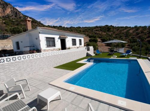 Villa 70 by Mila Prieto