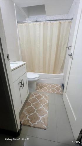 Baño, Cozy Portmore Apartment with 2 Bedrooms in Portmore Baño, Cozy Portmore Apartment with 2 Bedrooms in Portmore
