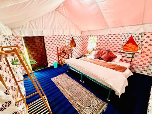 Himalyan Wild Trails Premium Swiss Camp Prashar Lake in マンディ Himalyan Wild Trails Premium Swiss Camp Prashar Lake in マンディ