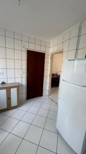 Konyha, Apartamento uma Quadra da Praia das Astúrias (Apartamento uma Quadra da Praia das Asturias) in Vila Luis Antonio Konyha, Apartamento uma Quadra da Praia das Astúrias (Apartamento uma Quadra da Praia das Asturias) in Vila Luis Antonio