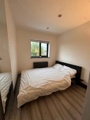 Spacious Double near Train Station in Smethwick Spacious Double near Train Station in Smethwick