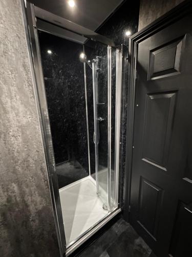 Spacious Double near Train Station in Smethwick Spacious Double near Train Station in Smethwick