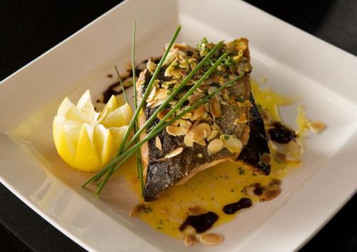 餐飲選擇, 三葉草酒店 (Shamrock Inn Hotel) in 拉欣奇 餐飲選擇, 三葉草酒店 (Shamrock Inn Hotel) in 拉欣奇