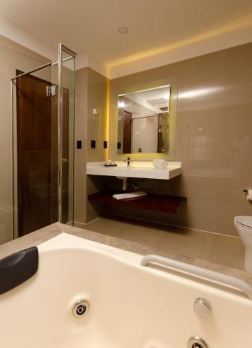 Fürdőszoba, Hotel Mitru Sur in Macrodistrito Sur Fürdőszoba, Hotel Mitru Sur in Macrodistrito Sur