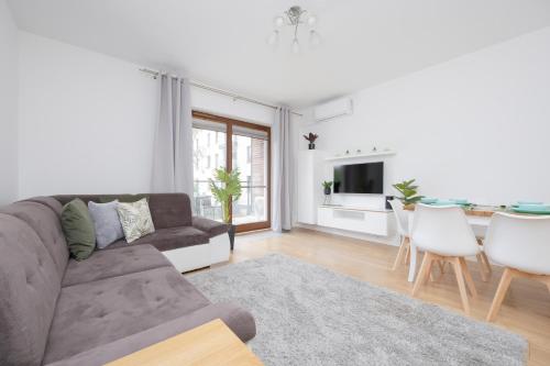 Klimatyzowany Apartament z Parkingiem w Stolicy by Noclegi Renters