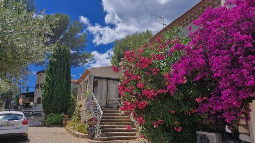 Buitenkant, Maison familiale Jardin parking, 10 min plage, 1* in La Bourrasque Buitenkant, Maison familiale Jardin parking, 10 min plage, 1* in La Bourrasque