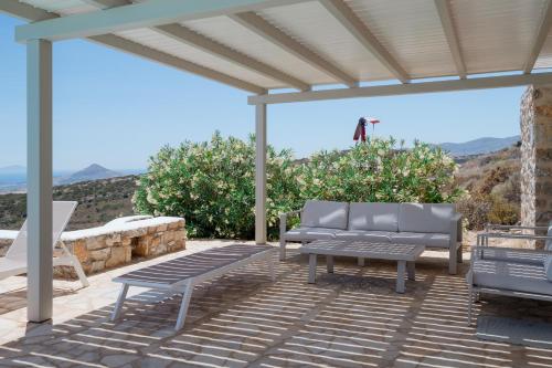 ระเบียง/ชานเรือน, Villa Acqua · Gorgeous pool villa, stunning sea views, helipad! in อากีออส อันเดรียส ระเบียง/ชานเรือน, Villa Acqua · Gorgeous pool villa, stunning sea views, helipad! in อากีออส อันเดรียส