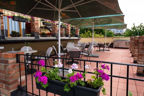 Erkély/terasz, Vinný sklep u Křížů (Vinny sklep u Krizu) in Milotice Erkély/terasz, Vinný sklep u Křížů (Vinny sklep u Krizu) in Milotice