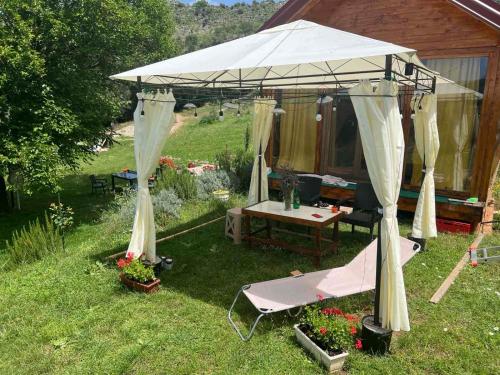 Boljesestre Lake retreat in Ponari Boljesestre Lake retreat in Ponari