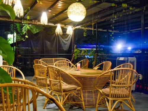100% Cafe Moto Hostel near Robinsons Place Mall Palawan 100% Cafe Moto Hostel near Robinsons Place Mall Palawan