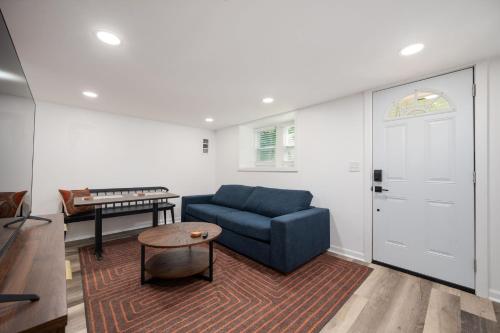 Chic 2-Bed Haven with Vibrant Decor in SE Atlanta in Browns Mill Park Chic 2-Bed Haven with Vibrant Decor in SE Atlanta in Browns Mill Park