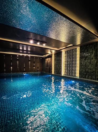 Swimming pool, Hai Long Hotel near Whale Temple Swimming pool, Hai Long Hotel near Whale Temple