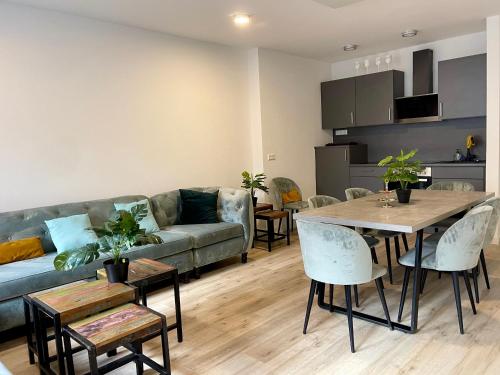 NEU Goldstadt wunderschönes 2 Zimmer Apartament Schlössle Zentrum Pforzheim (NEU Goldstadt wunderschones 2 Zimmer Apartament Schlossle Zentrum Pforzheim) in Pforzheim NEU Goldstadt wunderschönes 2 Zimmer Apartament Schlössle Zentrum Pforzheim (NEU Goldstadt wunderschones 2 Zimmer Apartament Schlossle Zentrum Pforzheim) in Pforzheim