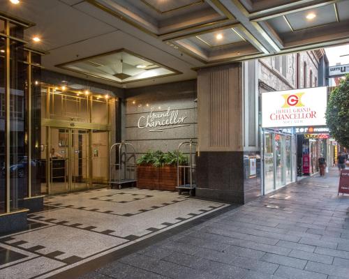 Bejárat, Hotel Grand Chancellor Adelaide near Állami Könyvtár Dél Ausztrália Bejárat, Hotel Grand Chancellor Adelaide near Állami Könyvtár Dél Ausztrália