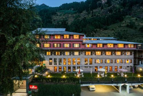 Entrance, Honeymoon Inn - Manali in Aleo Entrance, Honeymoon Inn - Manali in Aleo