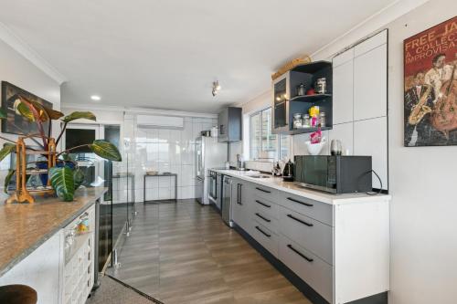 Pacific Ocean seafront home 3b2b near airport in Suburb Pacific Ocean seafront home 3b2b near airport in Suburb