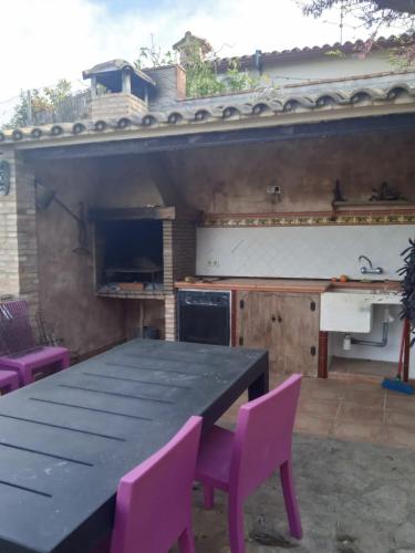 Létesítmények, La Cova del Xapalló (La Cova del Xapallo) in Otos Létesítmények, La Cova del Xapalló (La Cova del Xapallo) in Otos