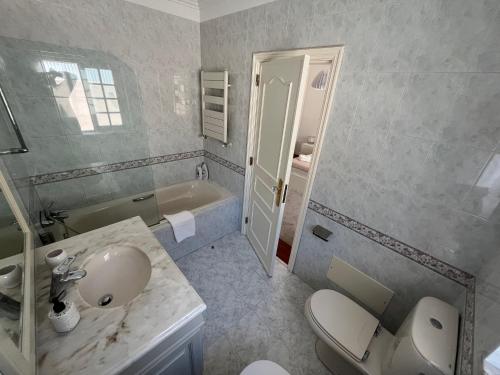 Lavanda Village Cascais - Villa Jasmim II in ปัมปิลเยย์รา Lavanda Village Cascais - Villa Jasmim II in ปัมปิลเยย์รา