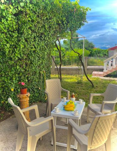 Garden, AS apartment house in Niksic Garden, AS apartment house in Niksic