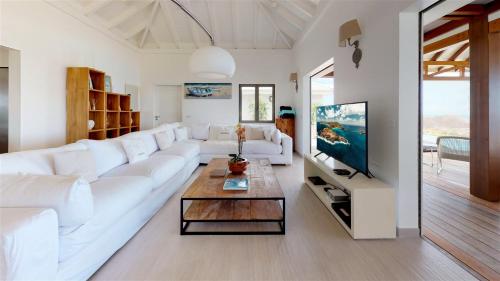 Cơ sở vật chất, Villa Designed with Traditional Wooden Floors in Gustavia Cơ sở vật chất, Villa Designed with Traditional Wooden Floors in Gustavia