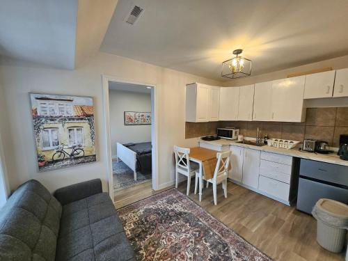 JstLikeHome - Old Ottawa Suite & Guesthouse in Vanier JstLikeHome - Old Ottawa Suite & Guesthouse in Vanier