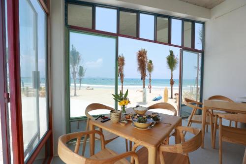 Restaurant, iSea by the sea in Ninh Van Bay Restaurant, iSea by the sea in Ninh Van Bay