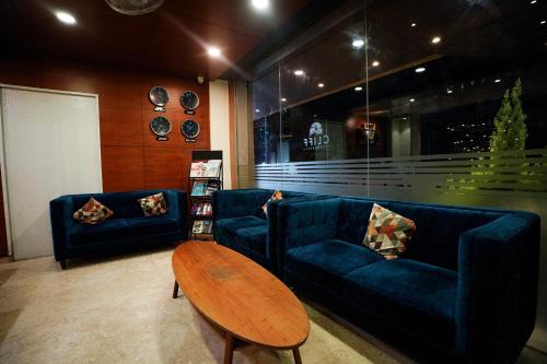 Előcsarnok, CLIFF EMBASSY BANQUET AND SUITES in Hosamane Előcsarnok, CLIFF EMBASSY BANQUET AND SUITES in Hosamane