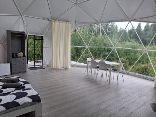 Bubble House glamping telk in Kiruvere Bubble House glamping telk in Kiruvere