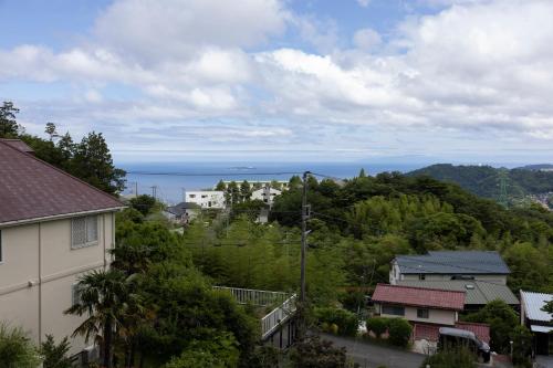 熱海の明るい家Saluton in Nishiatamicho 熱海の明るい家Saluton in Nishiatamicho