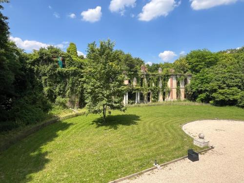 Вид, La Tour du Château - Domainepona (La Tour du Chateau - Domainepona) in Клолюжьян Вид, La Tour du Château - Domainepona (La Tour du Chateau - Domainepona) in Клолюжьян