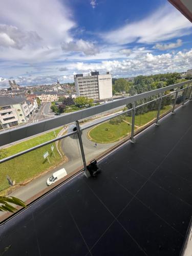 Erkély/terasz, Orléans proche bord de Loire - Appartement 2 chambres avec grand balcon - Le Panoramique Orléanais (Orleans proche bord de Loire - Appartement 2 chambres avec grand balcon - Le Panoramique Orleanais) in La Madeleine Erkély/terasz, Orléans proche bord de Loire - Appartement 2 chambres avec grand balcon - Le Panoramique Orléanais (Orleans proche bord de Loire - Appartement 2 chambres avec grand balcon - Le Panoramique Orleanais) in La Madeleine