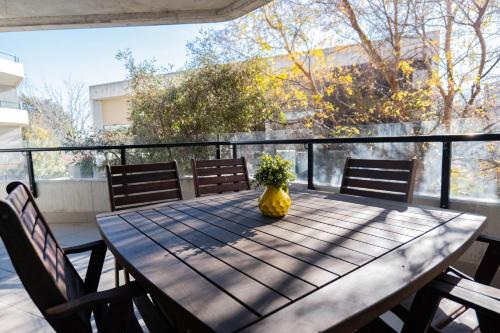 Large Executive 3 bedroom in Yarralumla Large Executive 3 bedroom in Yarralumla