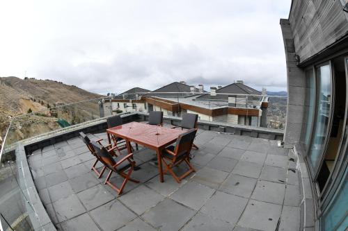 Balkon/terasa, Faqra Hills Hotel in Kfardebian Balkon/terasa, Faqra Hills Hotel in Kfardebian