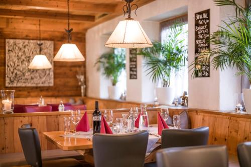 Food and beverages, edelweiss lounge restaurant hotel pizza cafe billard gasthof in Mayrhofen Food and beverages, edelweiss lounge restaurant hotel pizza cafe billard gasthof in Mayrhofen