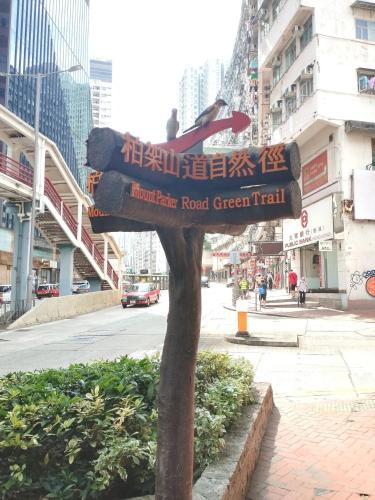 5 Minutes from MTR Full kitchen and toilet with Elevator in Quarry Bay 5 Minutes from MTR Full kitchen and toilet with Elevator in Quarry Bay