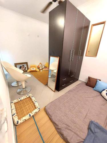 5 Minutes from MTR Full kitchen and toilet with Elevator in Quarry Bay 5 Minutes from MTR Full kitchen and toilet with Elevator in Quarry Bay