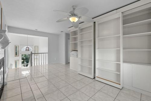 Coastal Retreat in Crescent Beach Coastal Retreat in Crescent Beach
