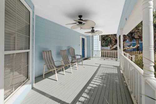 Coastal Retreat in Crescent Beach Coastal Retreat in Crescent Beach