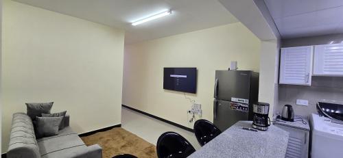 Közös társalgó / TV, Olaando hostel in Khalifa City Közös társalgó / TV, Olaando hostel in Khalifa City