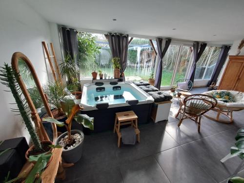 SPA Familial, Zen Zone Jacuzzi & Jardin, Jeux & Cheminee in Bourgtheroulde-Infreville SPA Familial, Zen Zone Jacuzzi & Jardin, Jeux & Cheminee in Bourgtheroulde-Infreville